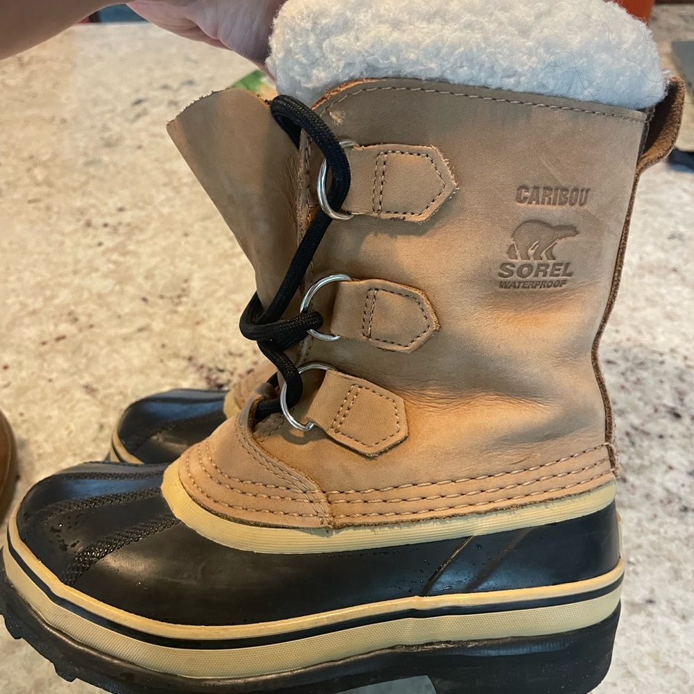 Youth sorel size 1